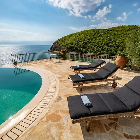 Ormos Luxury Villas *