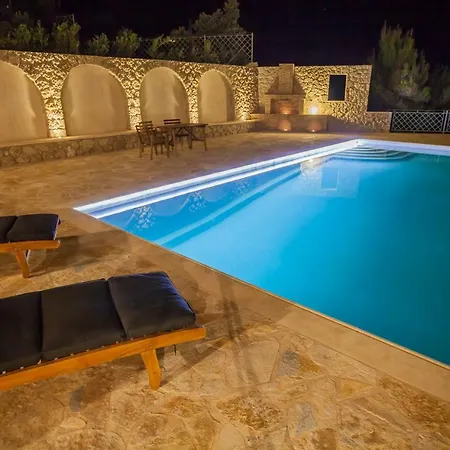 Villa Ormos Luxury Villas