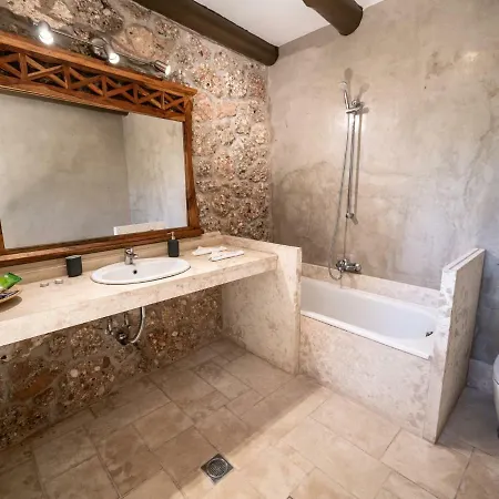 Vila Ormos Luxury Villas *